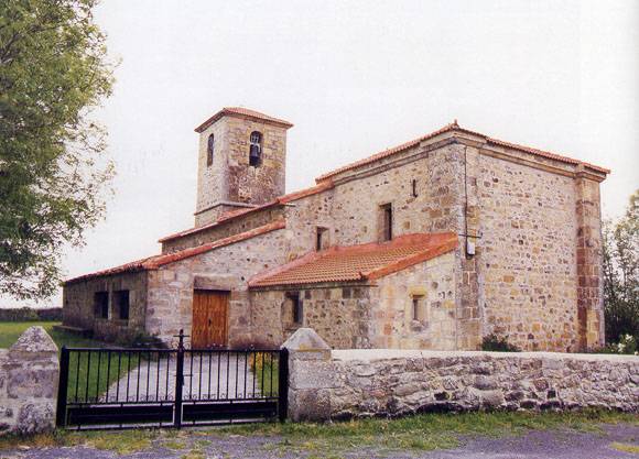 Vista exterior de la iglesia de Santiago de Celada Marlantes.
